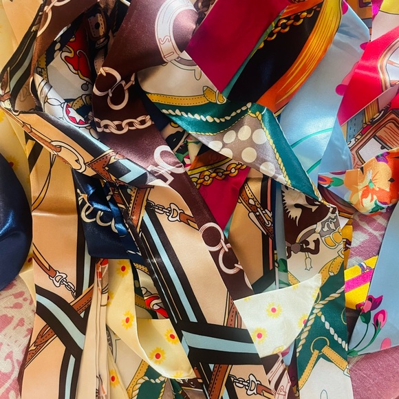 Four beautiful silky twillys in bold colorful patterns. Brand new! - Picture 10 of 11